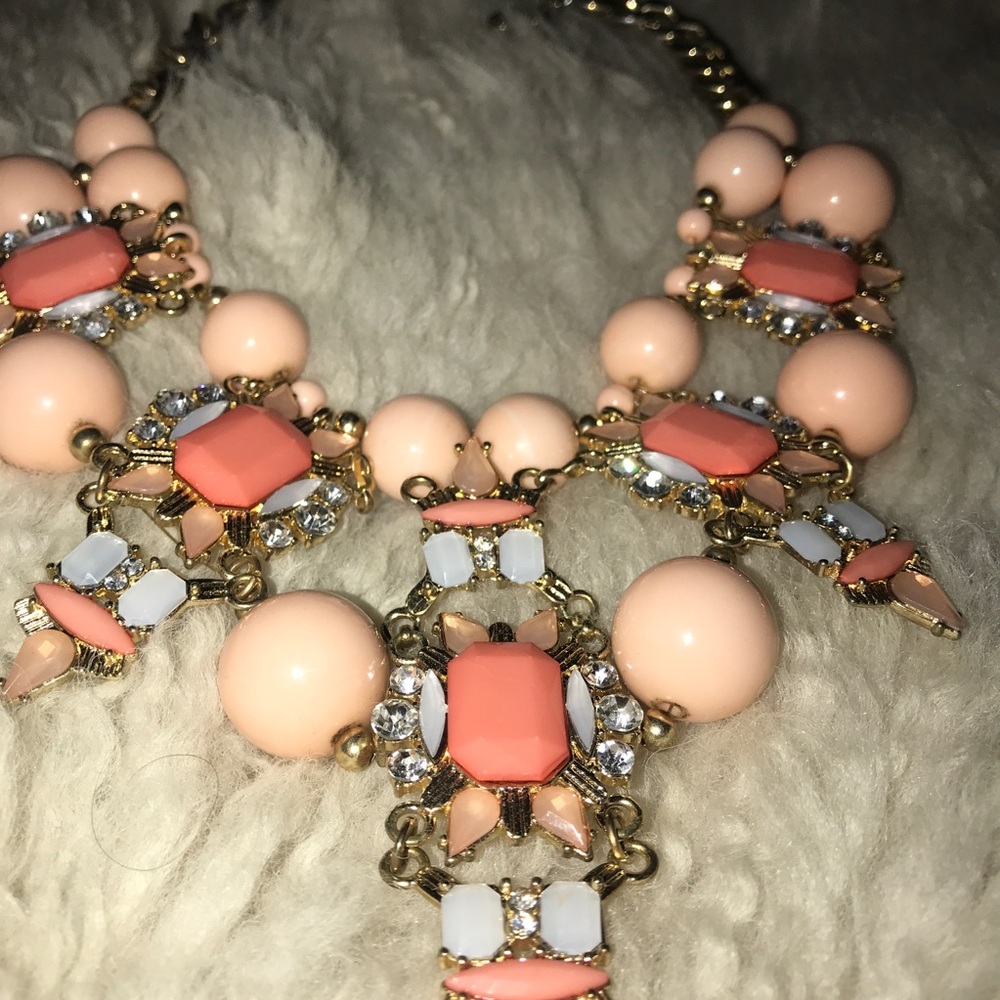 Peach Jeweled necklace 👀
